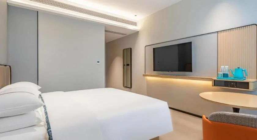 Bed in City Comfort Inn Huanggang Tuanfeng Passenger