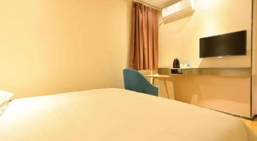 Bed in City Comfort Inn Zhuhai Qinglv Middle Road Riyuebei Grand Theater