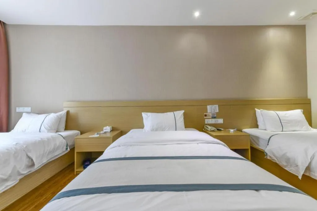 Bed in City Comfort Inn Zhuhai Qinglv Middle Road Riyuebei Grand Theater