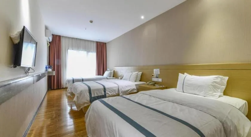 Bed in City Comfort Inn Zhuhai Qinglv Middle Road Riyuebei Grand Theater
