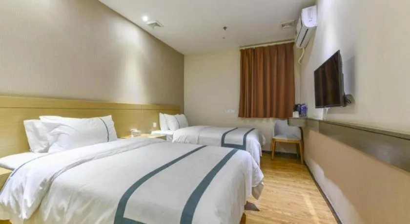 Bed in City Comfort Inn Zhuhai Qinglv Middle Road Riyuebei Grand Theater
