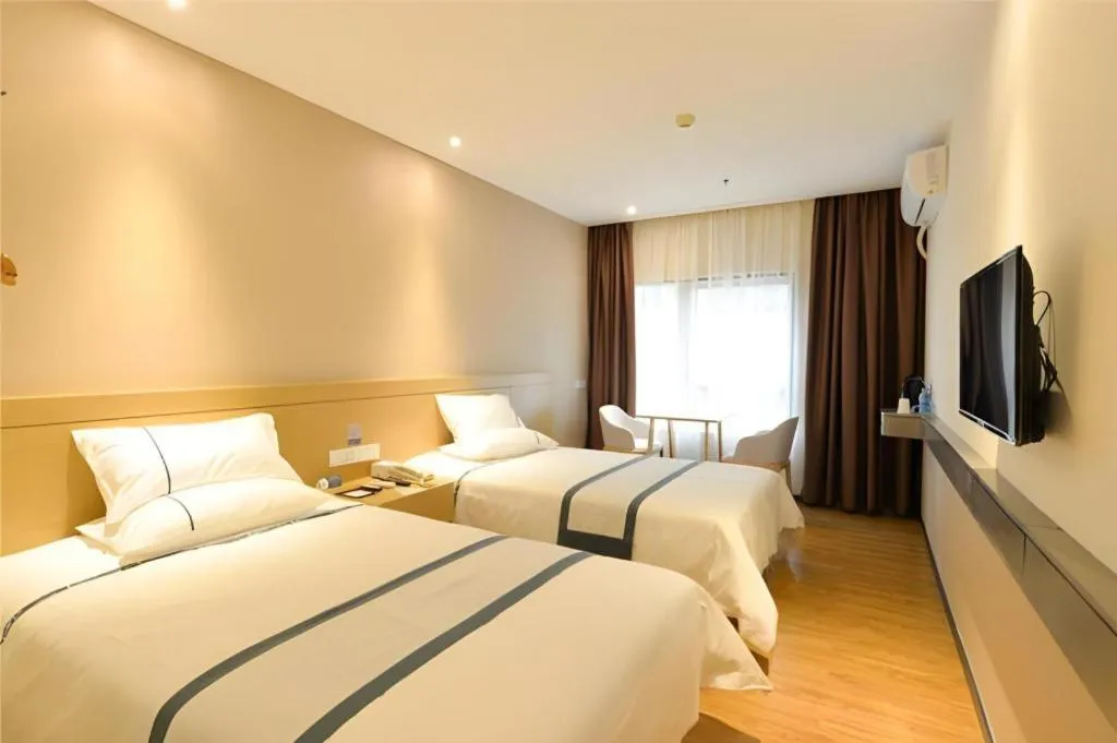 Bed in City Comfort Inn Zhuhai Qinglv Middle Road Riyuebei Grand Theater