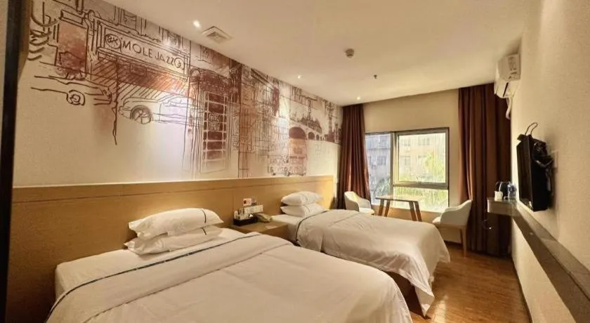 Bed in City Comfort Inn Zhuhai Qinglv Middle Road Riyuebei Grand Theater