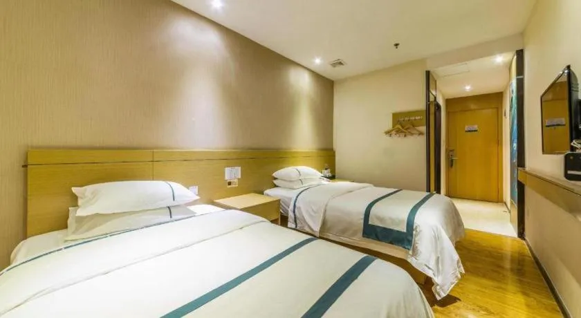 Bed in City Comfort Inn Zhuhai Qinglv Middle Road Riyuebei Grand Theater