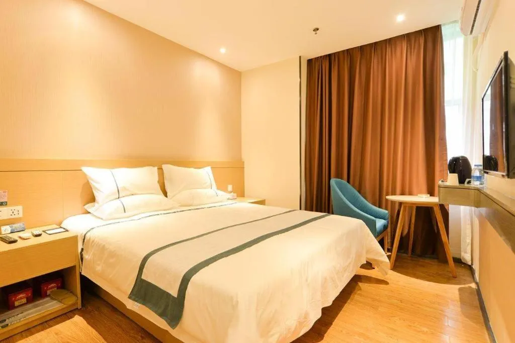 Bed in City Comfort Inn Zhuhai Qinglv Middle Road Riyuebei Grand Theater