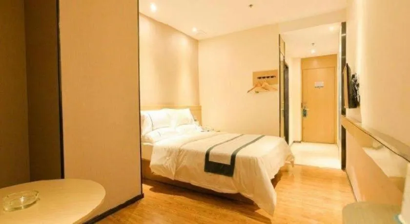 Bed in City Comfort Inn Zhuhai Qinglv Middle Road Riyuebei Grand Theater