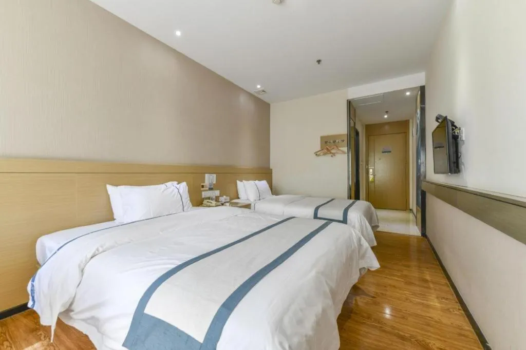Bed in City Comfort Inn Zhuhai Qinglv Middle Road Riyuebei Grand Theater