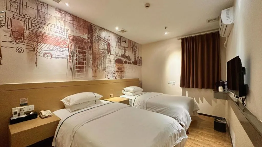 Bed in City Comfort Inn Zhuhai Qinglv Middle Road Riyuebei Grand Theater