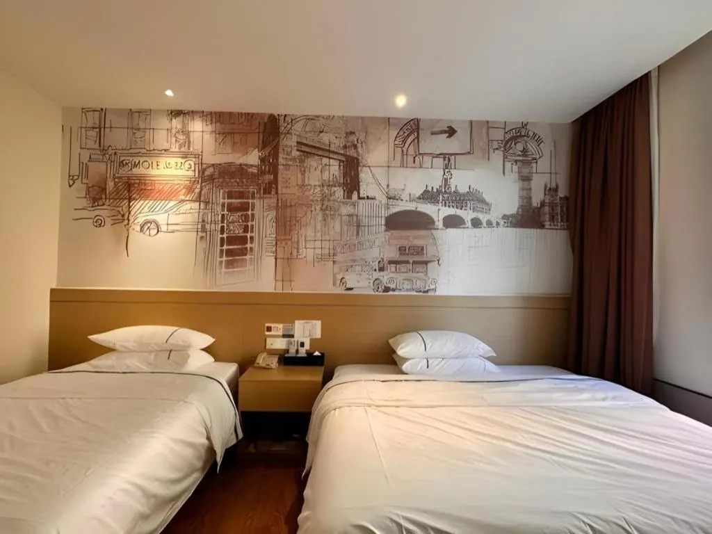 Bed in City Comfort Inn Zhuhai Qinglv Middle Road Riyuebei Grand Theater