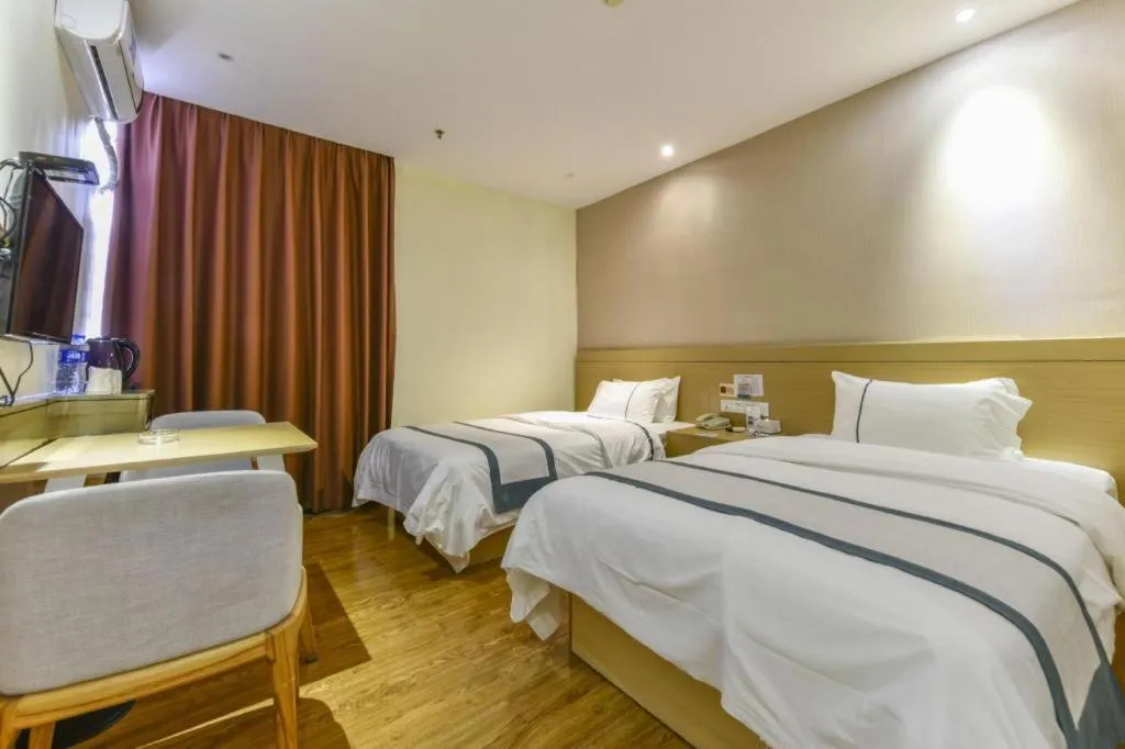 Bed in City Comfort Inn Zhuhai Qinglv Middle Road Riyuebei Grand Theater