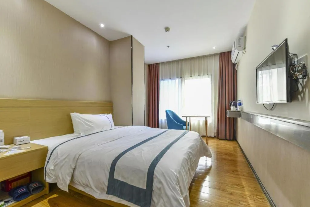 Bed in City Comfort Inn Zhuhai Qinglv Middle Road Riyuebei Grand Theater
