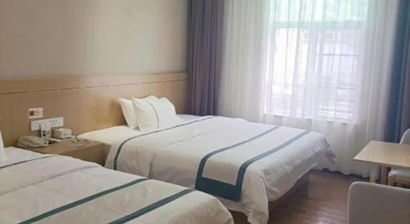 Bed in City Comfort Inn Zhuhai Qinglv Middle Road Riyuebei Grand Theater