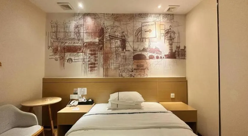 Bed in City Comfort Inn Zhuhai Qinglv Middle Road Riyuebei Grand Theater