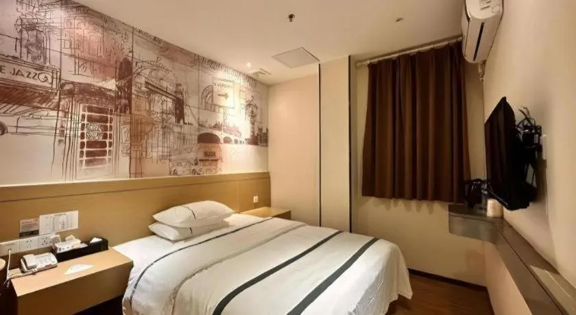 Bed in City Comfort Inn Zhuhai Qinglv Middle Road Riyuebei Grand Theater