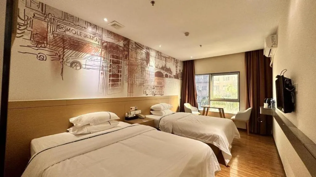 Bed in City Comfort Inn Zhuhai Qinglv Middle Road Riyuebei Grand Theater