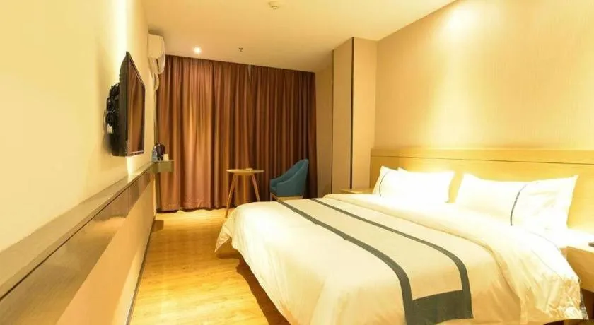 Bed in City Comfort Inn Zhuhai Qinglv Middle Road Riyuebei Grand Theater