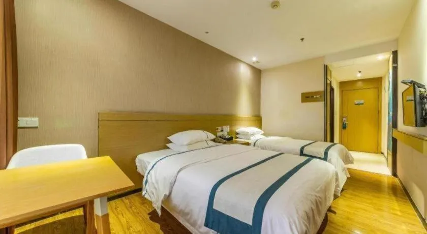 Bed in City Comfort Inn Zhuhai Qinglv Middle Road Riyuebei Grand Theater
