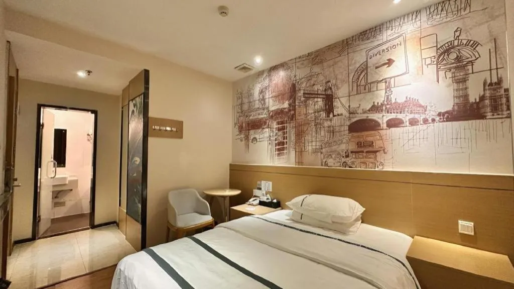 Bed in City Comfort Inn Zhuhai Qinglv Middle Road Riyuebei Grand Theater