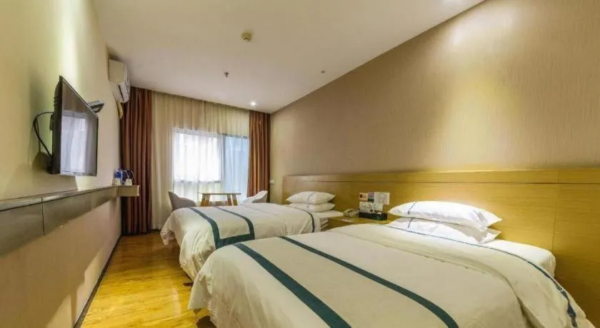 Bed in City Comfort Inn Zhuhai Qinglv Middle Road Riyuebei Grand Theater