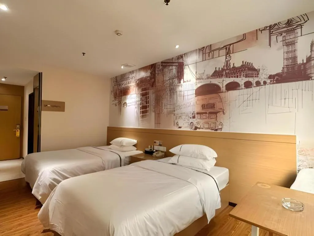 Bed in City Comfort Inn Zhuhai Qinglv Middle Road Riyuebei Grand Theater