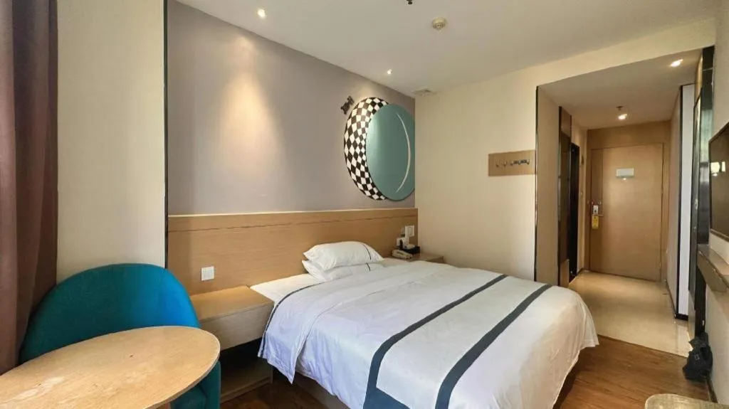 Bed in City Comfort Inn Zhuhai Qinglv Middle Road Riyuebei Grand Theater