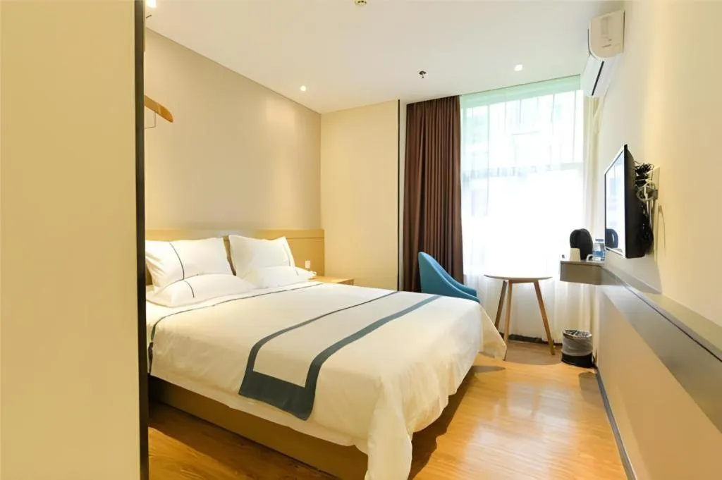 Bed in City Comfort Inn Zhuhai Qinglv Middle Road Riyuebei Grand Theater