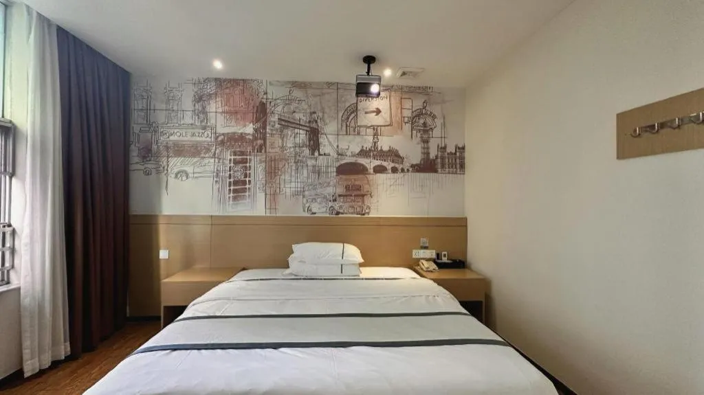 Bed in City Comfort Inn Zhuhai Qinglv Middle Road Riyuebei Grand Theater