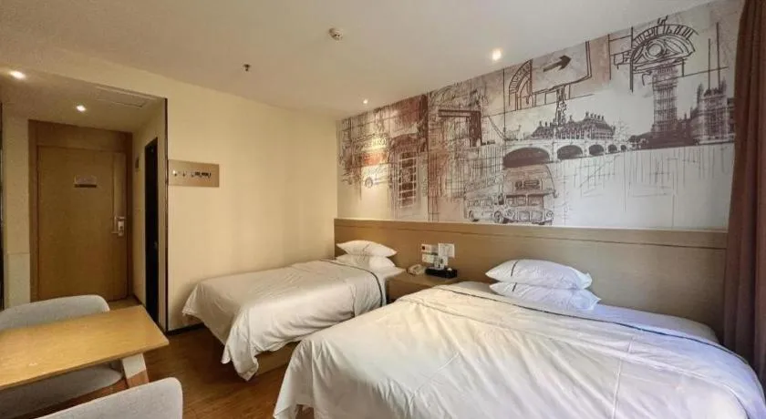 Bed in City Comfort Inn Zhuhai Qinglv Middle Road Riyuebei Grand Theater