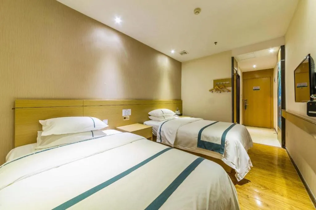 Bed in City Comfort Inn Zhuhai Qinglv Middle Road Riyuebei Grand Theater