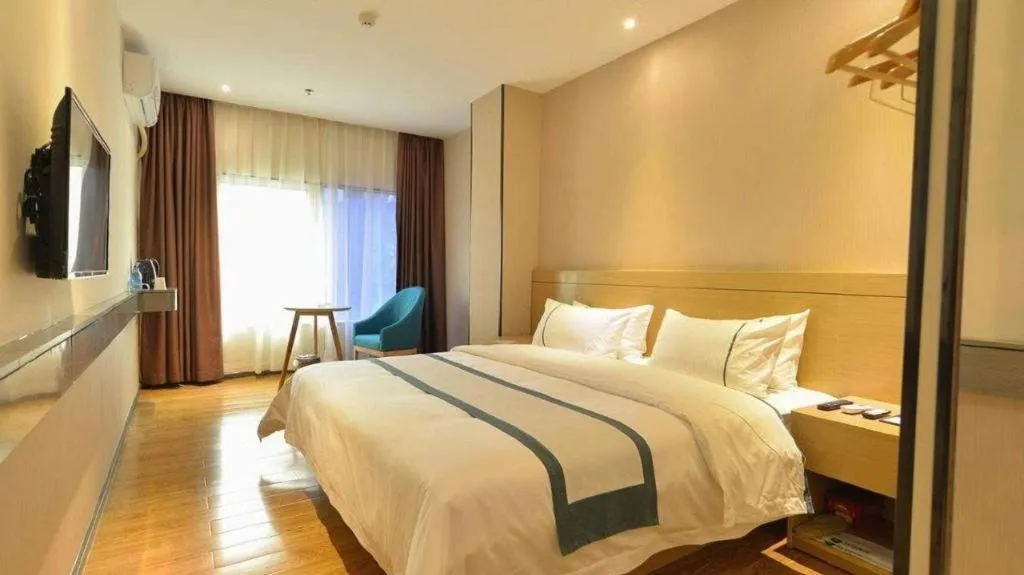 Bed in City Comfort Inn Zhuhai Qinglv Middle Road Riyuebei Grand Theater
