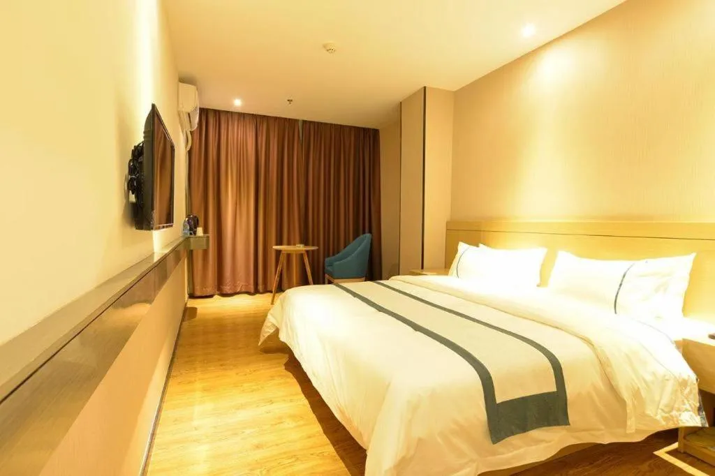 Bed in City Comfort Inn Zhuhai Qinglv Middle Road Riyuebei Grand Theater