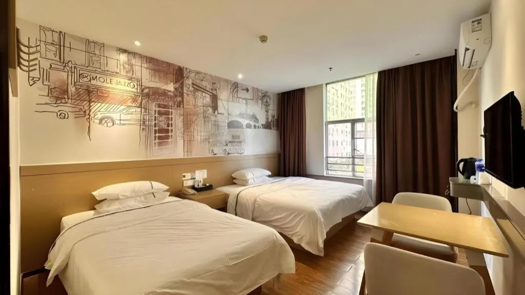 Bed in City Comfort Inn Zhuhai Qinglv Middle Road Riyuebei Grand Theater