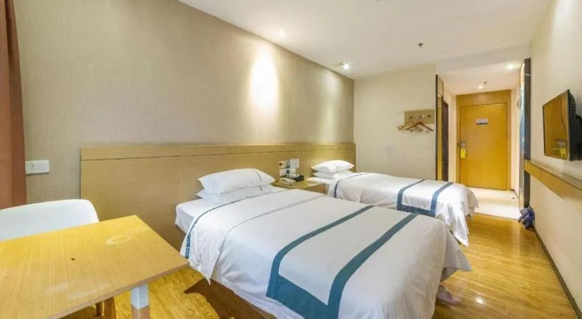 Bed in City Comfort Inn Zhuhai Qinglv Middle Road Riyuebei Grand Theater