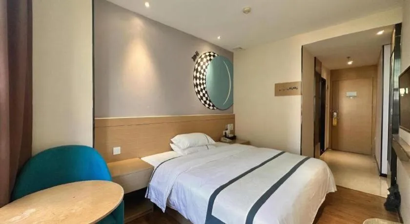 Bed in City Comfort Inn Zhuhai Qinglv Middle Road Riyuebei Grand Theater