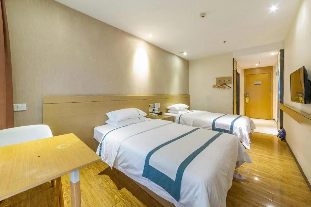 Bed in City Comfort Inn Zhuhai Qinglv Middle Road Riyuebei Grand Theater