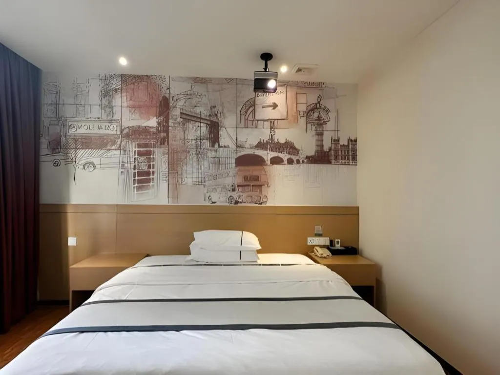 Bed in City Comfort Inn Zhuhai Qinglv Middle Road Riyuebei Grand Theater
