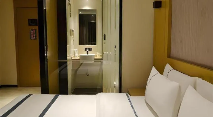 Bed in City Comfort Inn Yulin Yufu Road Industrial Products Market