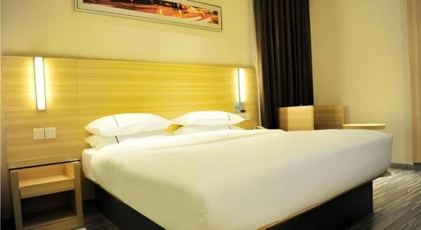 Bed in City Comfort Inn Jingmen Zhongjian Jinxiang Square