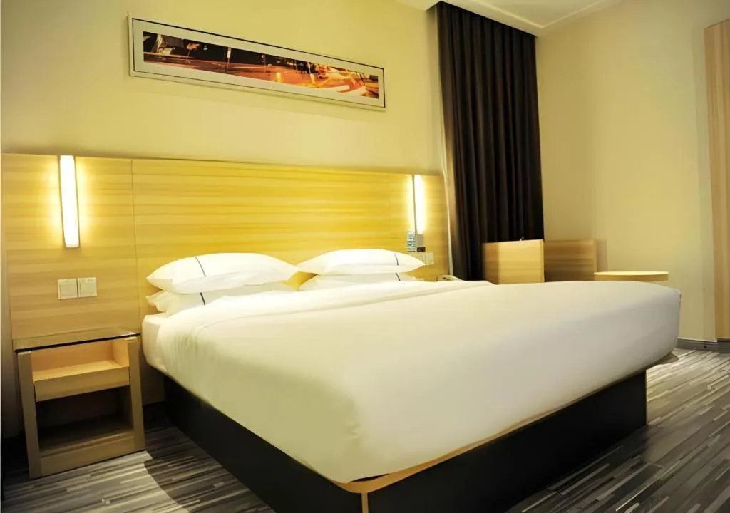 Bed in City Comfort Inn Jingmen Zhongjian Jinxiang Square