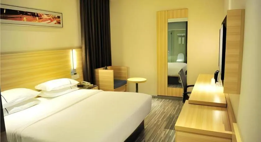 Bed in City Comfort Inn Jingmen Zhongjian Jinxiang Square