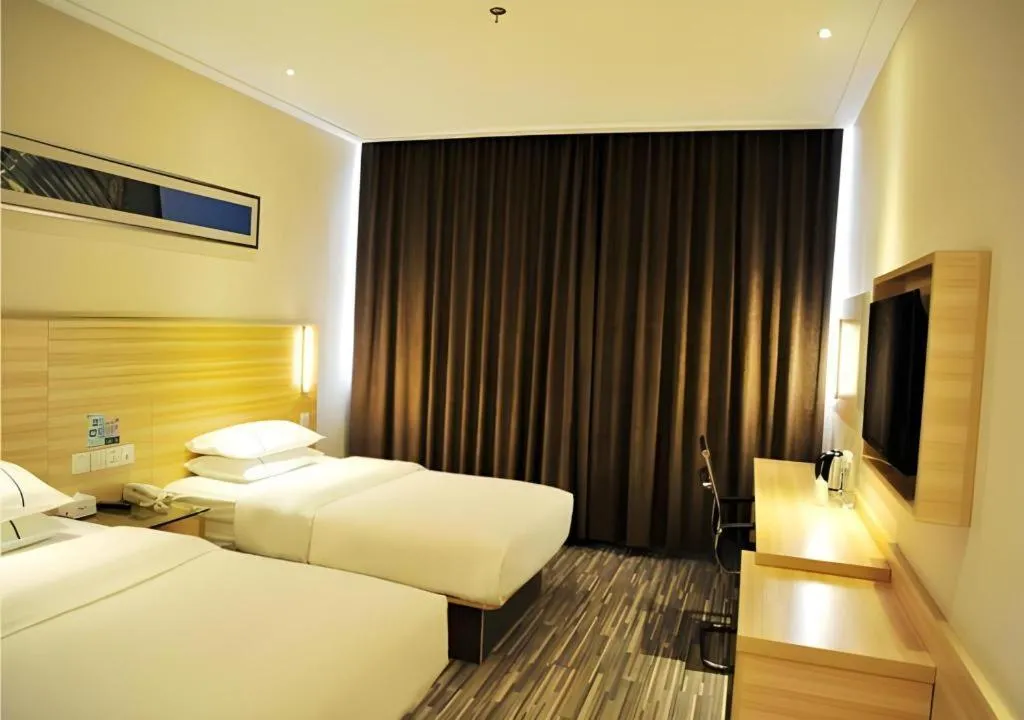 Bed in City Comfort Inn Jingmen Zhongjian Jinxiang Square