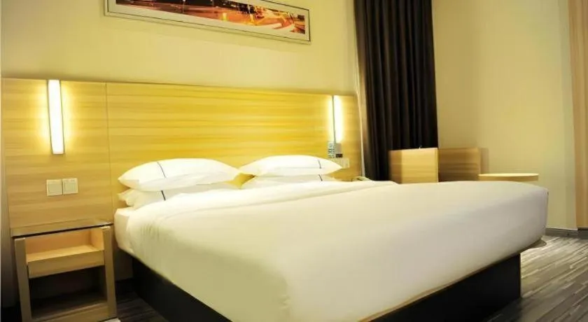 Bed in City Comfort Inn Jingmen Zhongjian Jinxiang Square