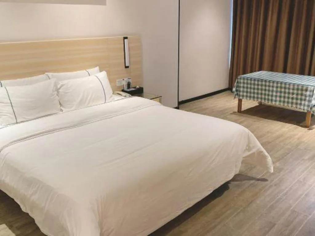 Bed in City Comfort Inn Maoming Xinyi Yudu Park