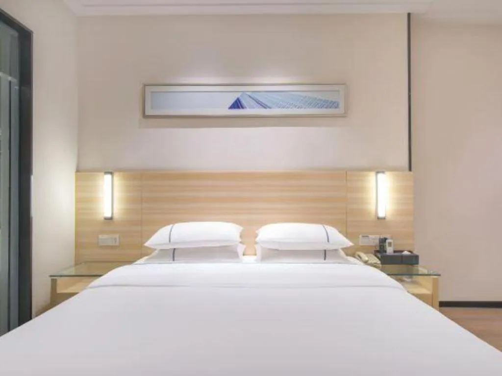 Bed in City Comfort Inn Maoming Xinyi Yudu Park