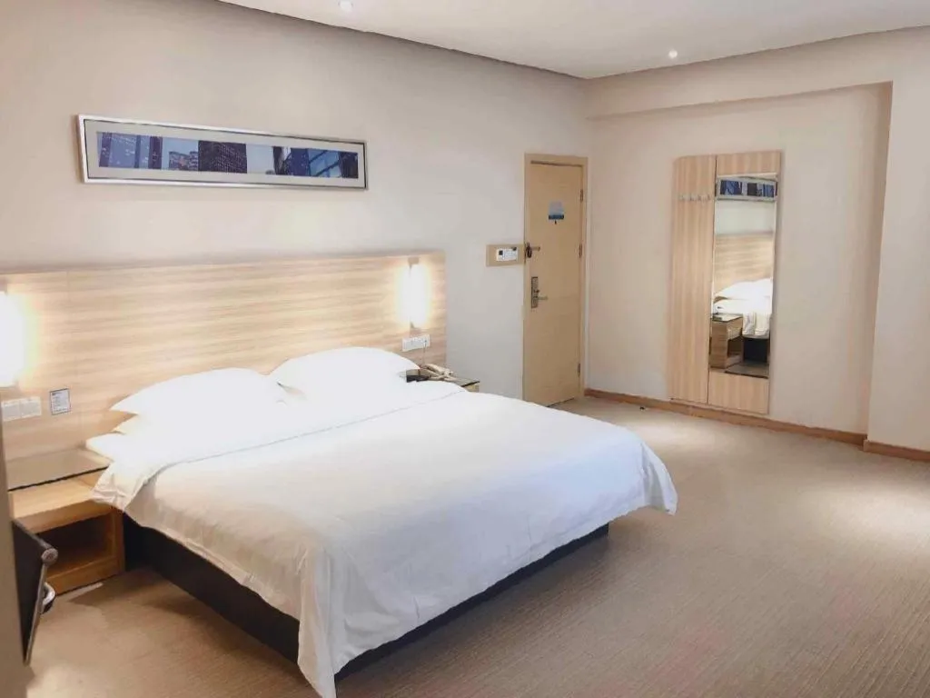 Bed in City Comfort Inn Jingzhou Railway Station Fantawild