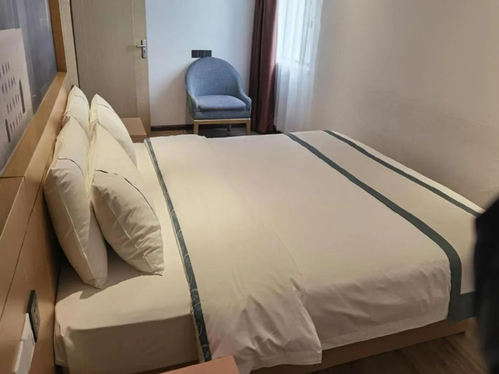 Bed in City Comfort Inn Chongqing Huangguan Dafuti