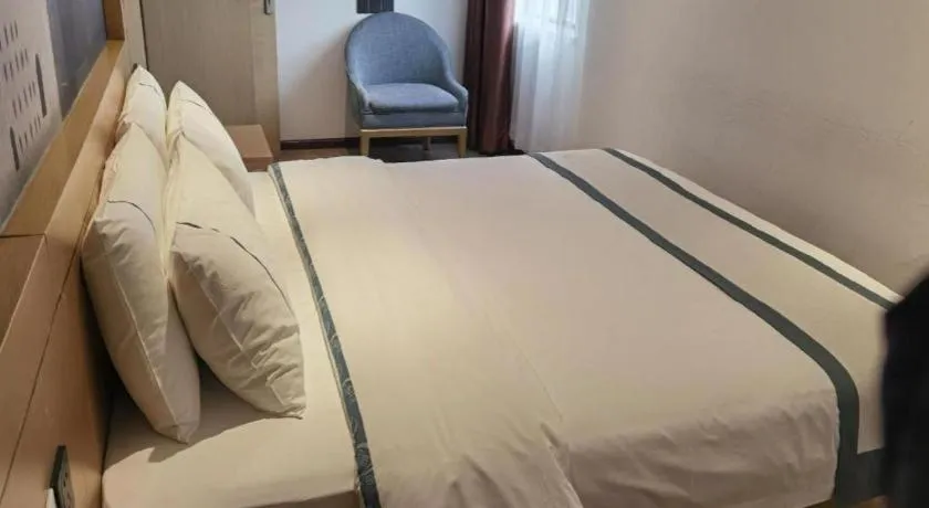 Bed in City Comfort Inn Chongqing Huangguan Dafuti