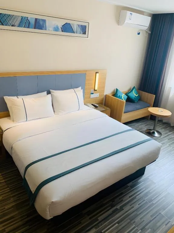 Bed in City Comfort Inn Deyang Shifang Yonghu Park