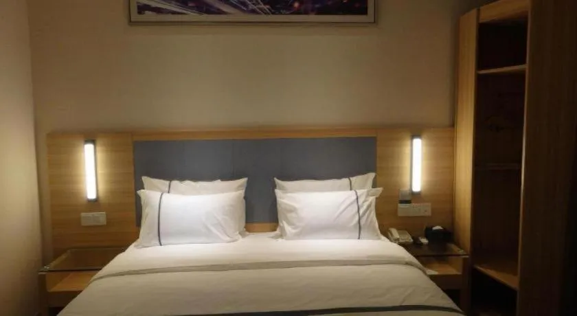 Bed in City Comfort Inn Deyang Shifang Yonghu Park