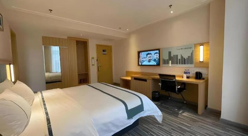 Bed in City Comfort Inn Deyang Shifang Yonghu Park